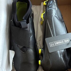 Nike Black Dynamic Fit Cleats-NWT
